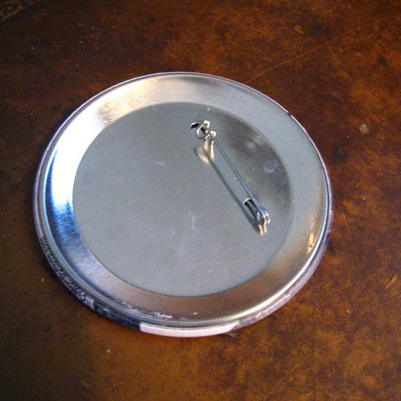 Frank Sinatra Celebrity Invitational Lapel Pin - Picture 4 of 4